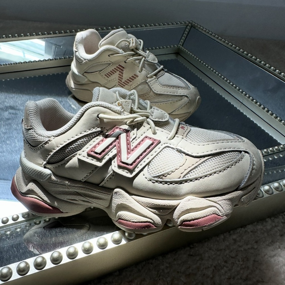 New Balance Kids Sneakers in Cream and Pink